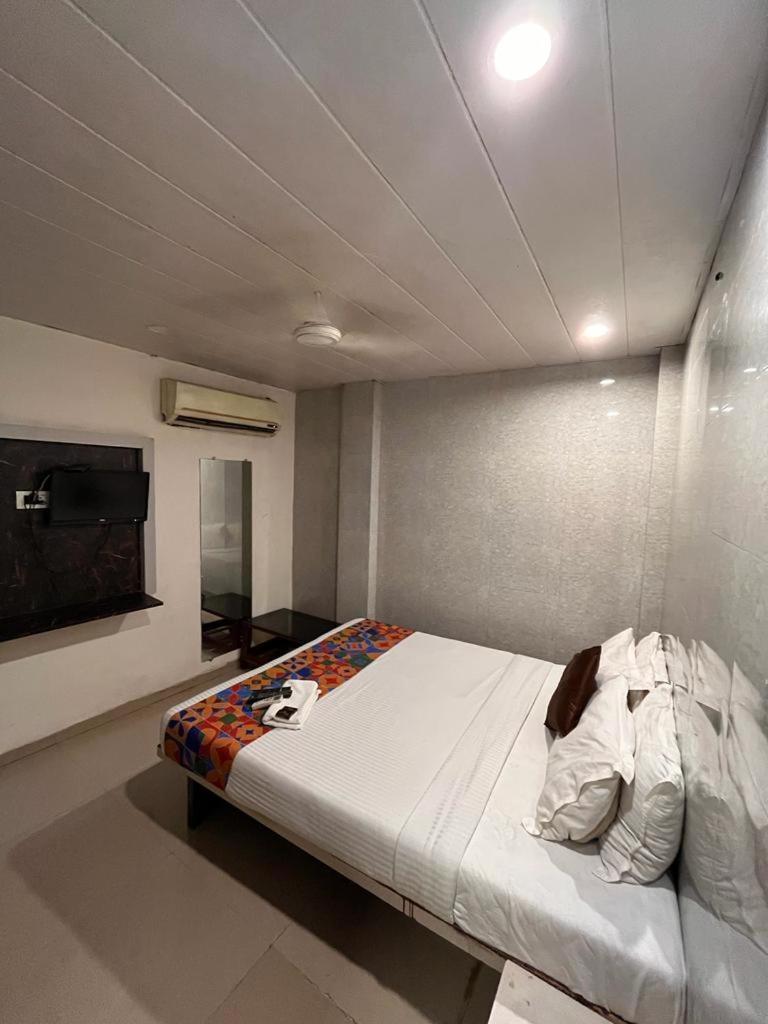Hotel Havana Bombay Extérieur photo