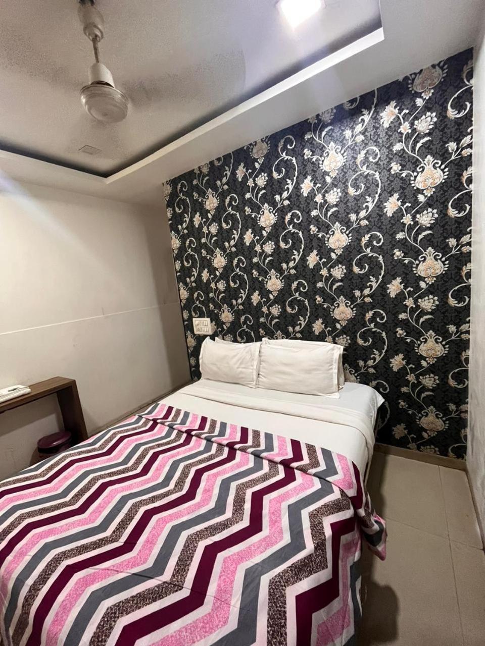 Hotel Havana Bombay Extérieur photo