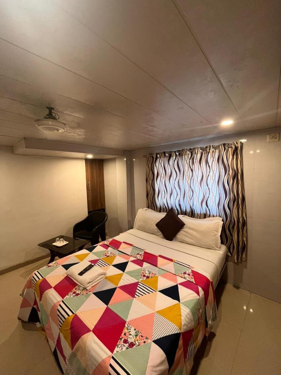 Hotel Havana Bombay Extérieur photo